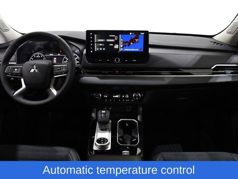 New 2025 Mitsubishi Outlander SE image 8