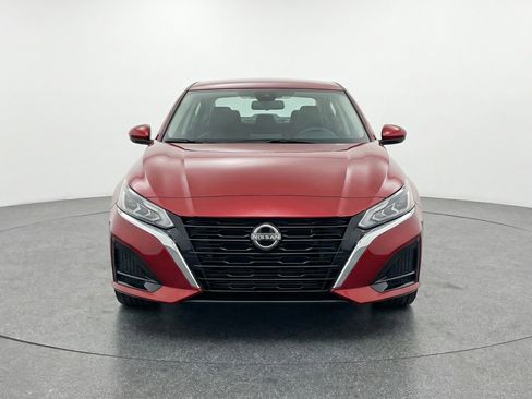 Used 2025 Nissan Altima 2.5 SV image 2