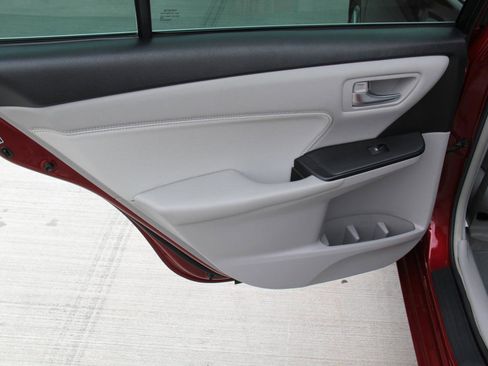 Used 2017 Toyota Camry XLE w/ Moonroof Package image 24