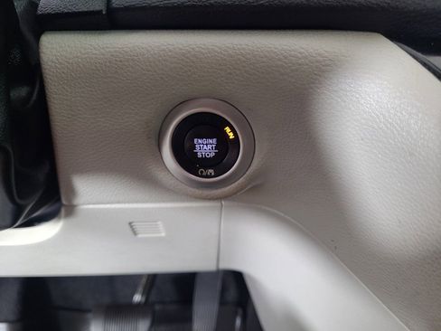 Used 2019 Chrysler Pacifica Limited image 15