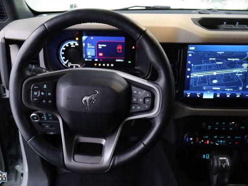 Used 2023 Ford Bronco Wildtrak image 19