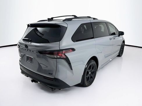 Used 2025 Toyota Sienna XLE Woodland Edition AWD/4WD image 8