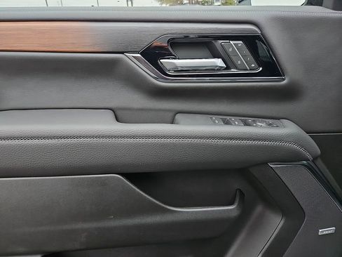 New 2026 GMC Yukon Denali w/ Sun & Power Step Package image 8