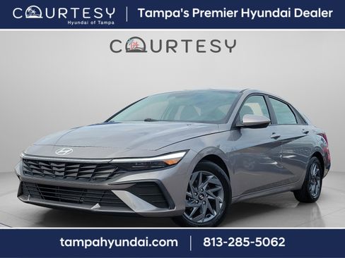 Used 2024 Hyundai Elantra SEL image 1