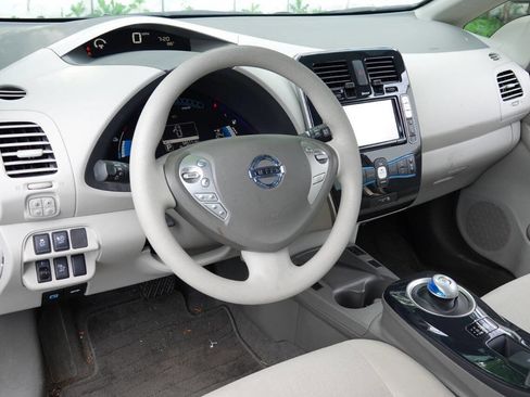 Used 2011 Nissan Leaf SL FWD image 3