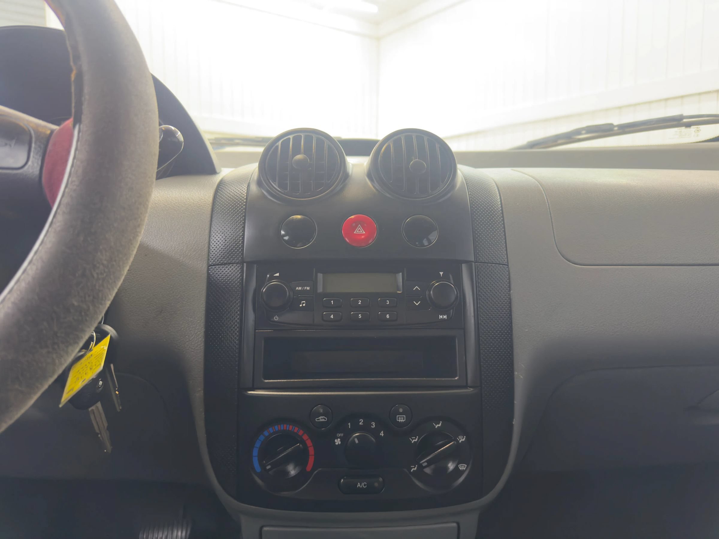 Used 2004 Chevrolet Aveo Hatchback FWD image 17