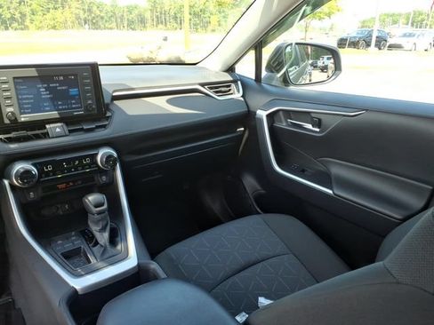 Used 2022 Toyota RAV4 XLE FWD image 11
