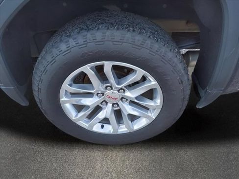 Used 2022 GMC Sierra 1500 SLT w/ SLT Convenience Package AWD/4WD image 21
