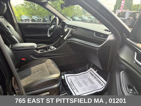 Used 2024 Jeep Grand Cherokee Altitude AWD/4WD image 21