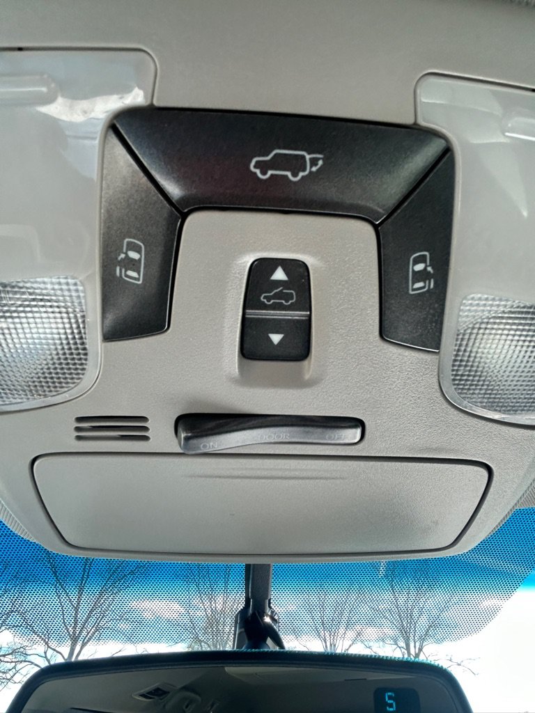 Used 2015 Toyota Sienna XLE Premium FWD image 22