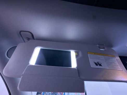 Used 2022 Tesla Model Y Long Range image 31