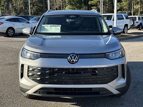 New 2026 Volkswagen Tiguan SE image 2