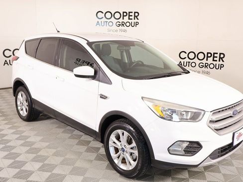 Used 2019 Ford Escape SE image 1