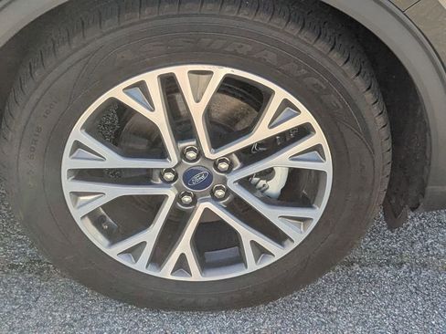 Used 2021 Ford Escape SEL w/ Technology Package FWD image 13