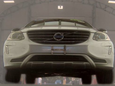 Used 2017 Volvo XC60 T6 Dynamic w/ Climate Package AWD/4WD image 4