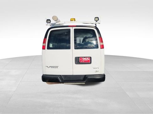 Used 2014 Chevrolet Express 2500 image 10