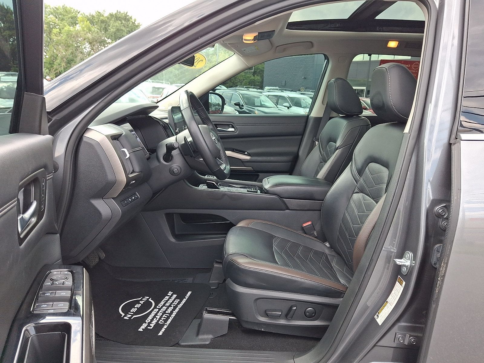 Certified 2023 Nissan Pathfinder Platinum AWD/4WD image 15