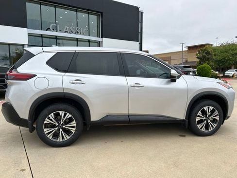 Used 2023 Nissan Rogue SV FWD image 14