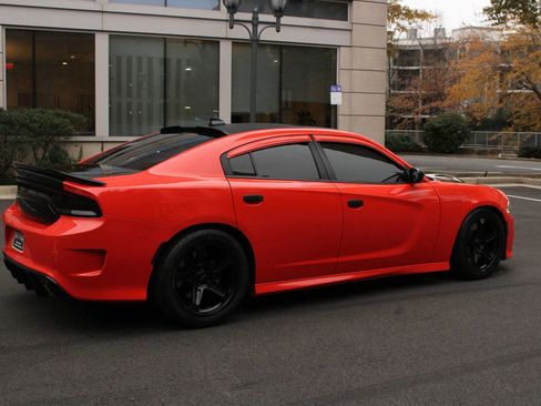 Used 2018 Dodge Charger R/T image 9