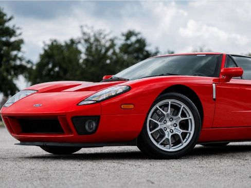 Used 2005 Ford GT RWD image 18