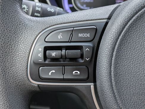 Certified 2022 Kia Niro LX FWD image 17