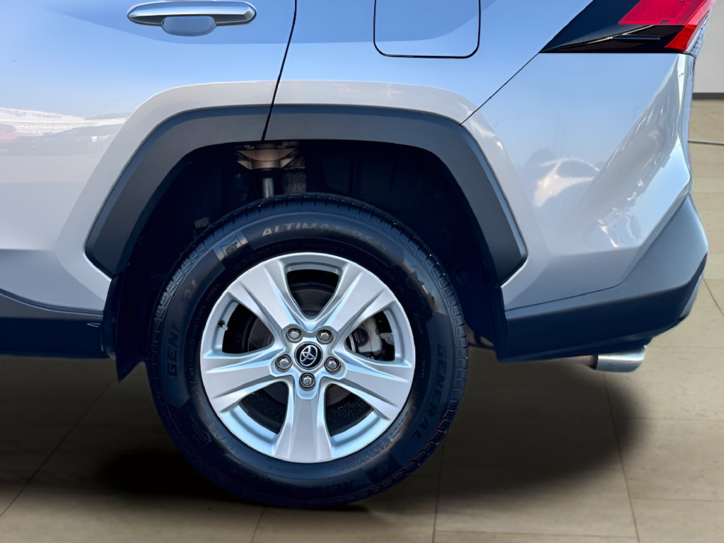 Used 2020 Toyota RAV4 XLE FWD image 34