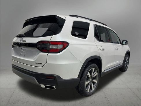 New 2025 Honda Pilot Touring image 5