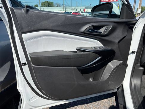 Used 2025 Chevrolet Trax LT w/ LT Convenience Package FWD image 18