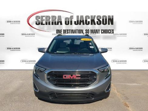 Used 2018 GMC Terrain SLE w/ Driver Convenience Package FWD image 3