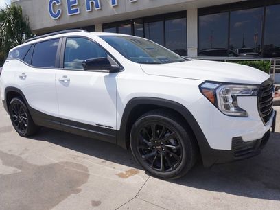 Used 2024 GMC Terrain SLE w/ Driver Convenience Package