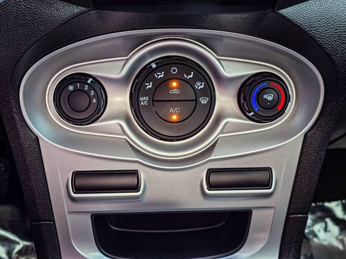 Used 2019 Ford Fiesta SE FWD image 19