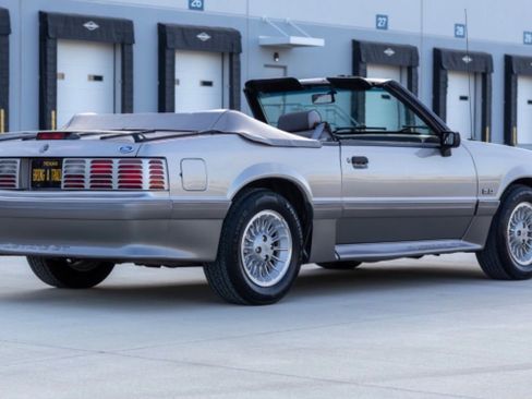 Used 1990 Ford Mustang GT image 2