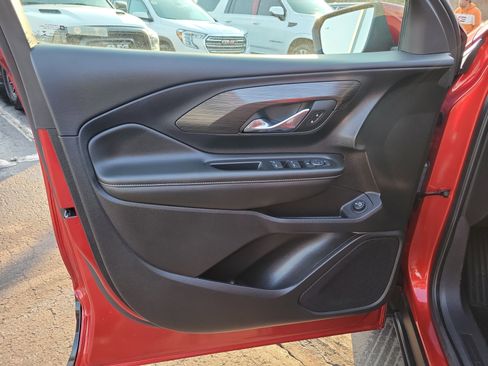 Used 2024 GMC Terrain SLE w/ Driver Convenience Package image 16