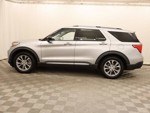 Used 2023 Ford Explorer Limited image 2