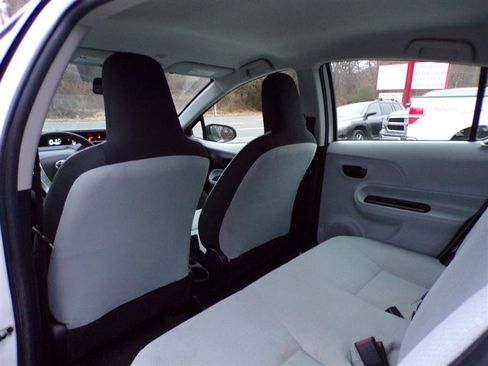 Used 2014 Toyota Prius C Four image 28