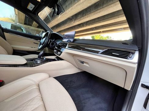 Used 2021 BMW 530i xDrive w/ Convenience Package AWD/4WD image 19