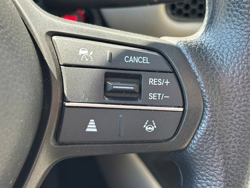 Used 2023 Honda HR-V LX image 9