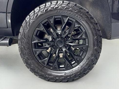 Used 2024 Chevrolet Tahoe Z71 w/ Luxury Package AWD/4WD image 11