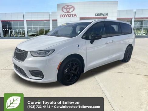 Used 2024 Chrysler Pacifica Select image 12