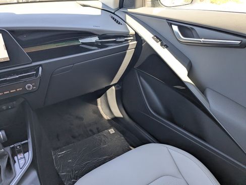 New 2026 Kia Niro EX image 19
