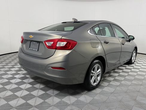 Used 2017 Chevrolet Cruze LT w/ Convenience Package FWD image 5