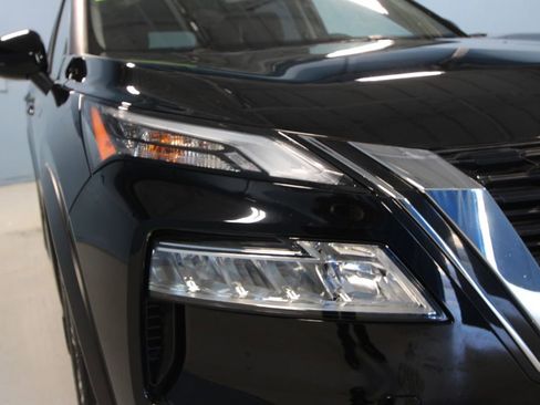 Used 2023 Nissan Rogue SV image 32