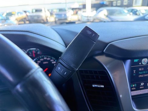Used 2018 Chevrolet Suburban LT image 17