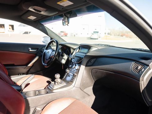 Used 2013 Hyundai Genesis 2.0T image 11