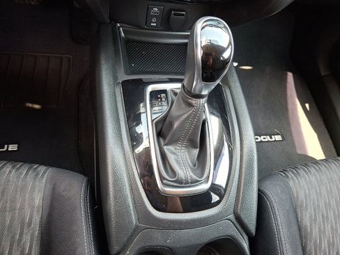 Used 2017 Nissan Rogue SV AWD/4WD image 16