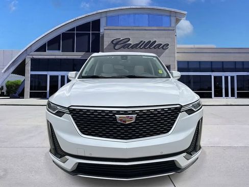 Used 2025 Cadillac XT6 Premium Luxury AWD/4WD image 2