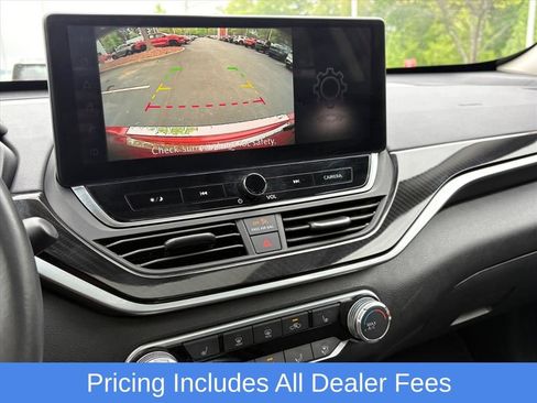 Used 2023 Nissan Altima 2.5 SR w/ SR Premium Package FWD image 11