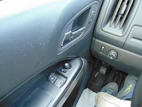 Used 2022 Chevrolet Colorado LT w/ Fleet Safety Package image 28