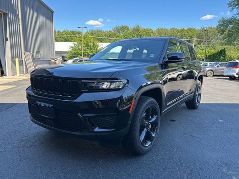 New 2025 Jeep Grand Cherokee Altitude image 7