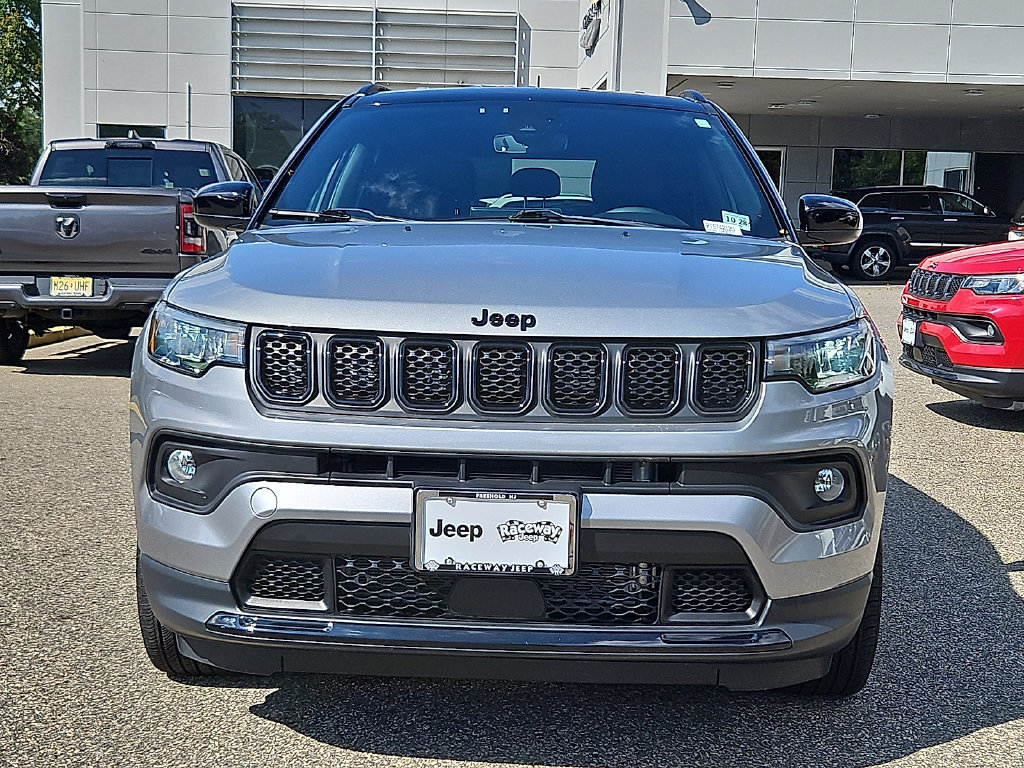 Used 2023 Jeep Compass Latitude w/ Convenience Group AWD/4WD image 2
